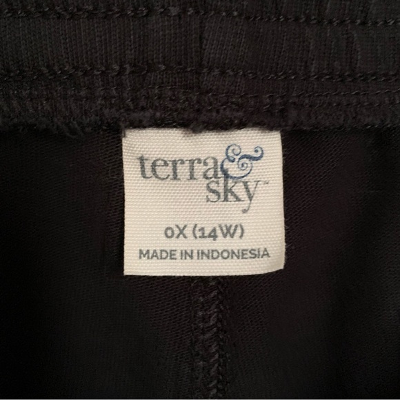 Terra & Sky 0X drawstring waist wide leg capri w/side slash pockets & bk - Picture 3 of 3